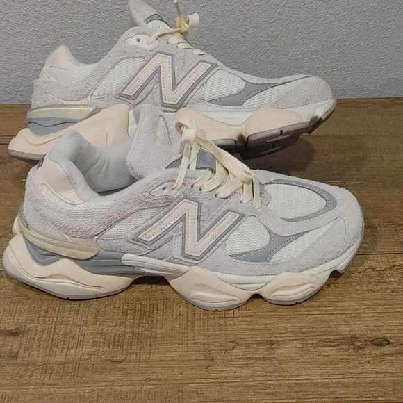 New Balance cream/Gray colors size 8 for men New no tags
